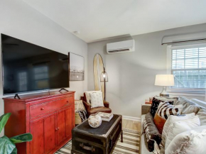 Walk to the Beach from Amazing 1 Bedroom, Heated Pool Access by Southern Belle Tybee
